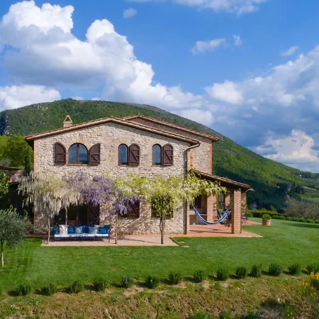 Beautiful In With Pool Holiday home *