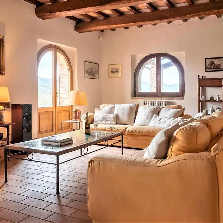 Beautiful In With Pool San Giovanni del Pantano