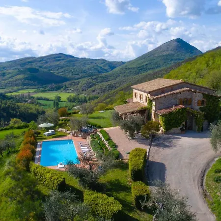 Сasa de vacaciones Beautiful In With Pool San Giovanni del Pantano